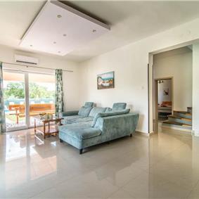 6 bedroom villa with pool near Sveti Lovrec and Poreč, sleeps 12